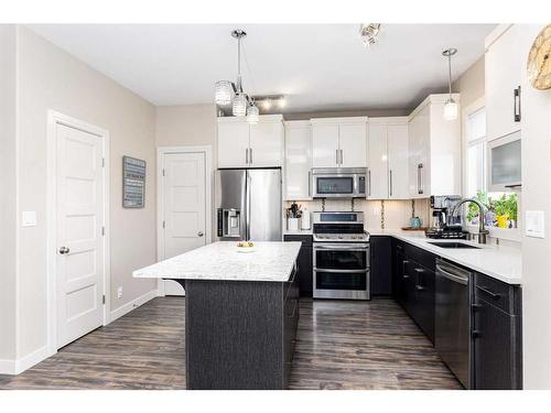 19 Morris Court, Blackfalds, AB - Indoor Photo Showing Kitchen With Upgraded Kitchen