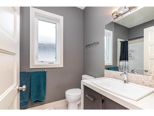 19 Morris Court, Blackfalds, AB - Indoor Photo Showing Bathroom