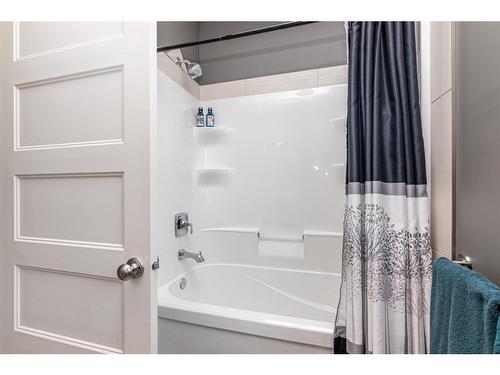 19 Morris Court, Blackfalds, AB - Indoor Photo Showing Bathroom