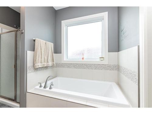 19 Morris Court, Blackfalds, AB - Indoor Photo Showing Bathroom