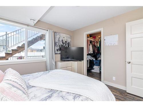 19 Morris Court, Blackfalds, AB - Indoor Photo Showing Bedroom