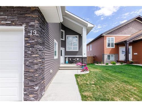 19 Morris Court, Blackfalds, AB - Outdoor