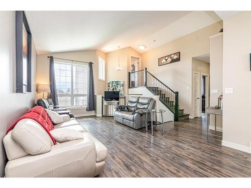 19 Morris Court, Blackfalds, AB - Indoor Photo Showing Living Room