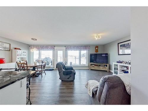 13 Valarosa Cove, Didsbury, AB - Indoor Photo Showing Living Room