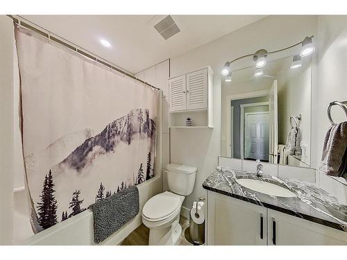 13 Valarosa Cove, Didsbury, AB - Indoor Photo Showing Bathroom