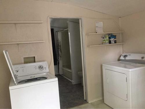 5112 48 Avenue, Sylvan Lake, AB - Indoor Photo Showing Laundry Room