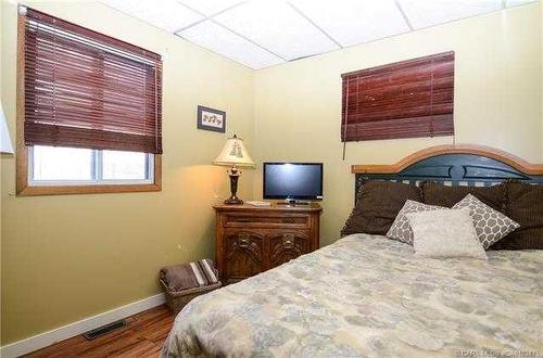 5124 50 Avenue, Sylvan Lake, AB - Indoor Photo Showing Bedroom