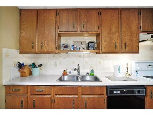 5124 50 Avenue, Sylvan Lake, AB - Indoor Photo Showing Kitchen With Double Sink