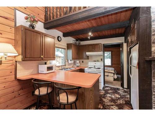 68 Brownlows Landing, Gull Lake, AB - Indoor Photo Showing Kitchen With Double Sink