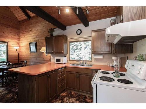 68 Brownlows Landing, Gull Lake, AB - Indoor Photo Showing Kitchen With Double Sink