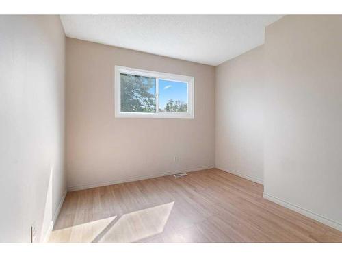 115 Overdown Drive, Red Deer, AB - Indoor Photo Showing Other Room