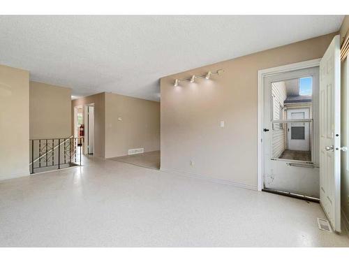 115 Overdown Drive, Red Deer, AB - Indoor Photo Showing Other Room