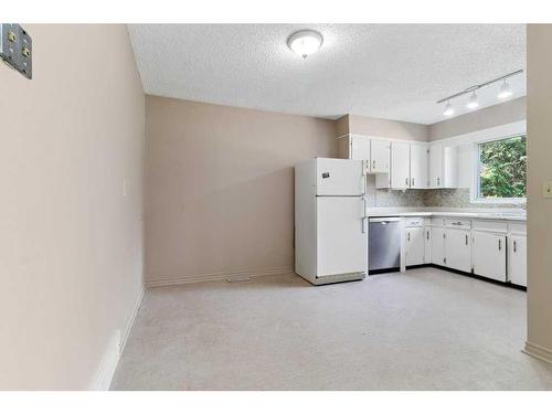 115 Overdown Drive, Red Deer, AB - Indoor Photo Showing Kitchen