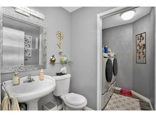 33 Duval Crescent, Red Deer, AB - Indoor Photo Showing Bathroom