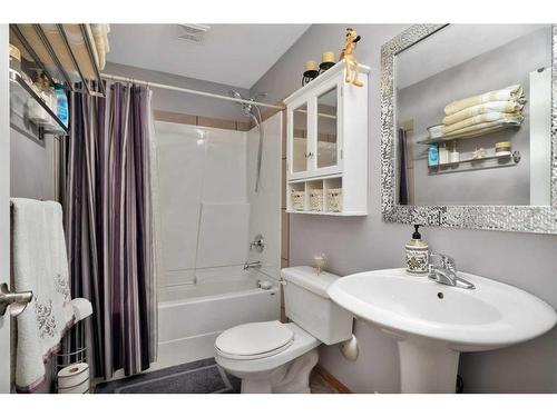 33 Duval Crescent, Red Deer, AB - Indoor Photo Showing Bathroom