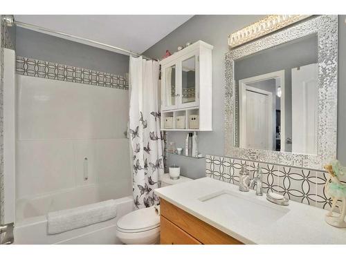 33 Duval Crescent, Red Deer, AB - Indoor Photo Showing Bathroom