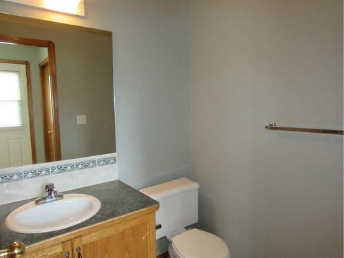 7 Adams Close, Red Deer, AB - Indoor Photo Showing Bathroom