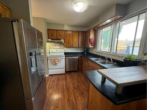 95 Norris Close, Red Deer, AB - Indoor Photo Showing Kitchen With Double Sink