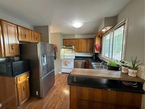 95 Norris Close, Red Deer, AB - Indoor Photo Showing Kitchen With Double Sink