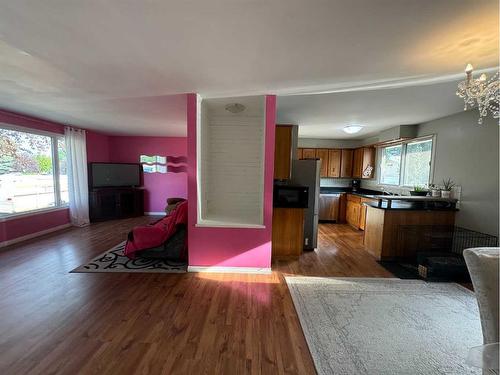 95 Norris Close, Red Deer, AB - Indoor Photo Showing Living Room