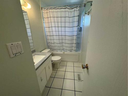 95 Norris Close, Red Deer, AB - Indoor Photo Showing Bathroom