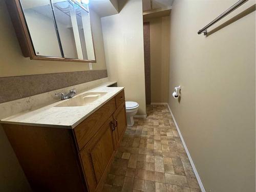 95 Norris Close, Red Deer, AB - Indoor Photo Showing Bathroom