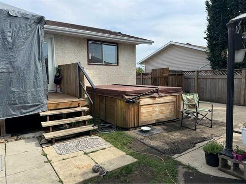 95 Norris Close, Red Deer, AB - Outdoor