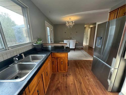 95 Norris Close, Red Deer, AB - Indoor Photo Showing Kitchen With Double Sink