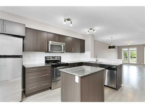 102-30 Carleton Avenue, Red Deer, AB - Indoor Photo Showing Kitchen