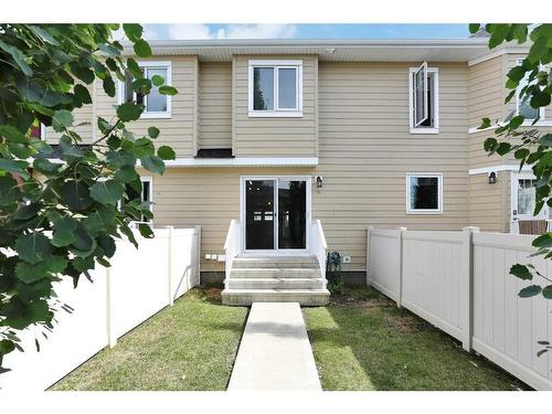 102-30 Carleton Avenue, Red Deer, AB - Outdoor