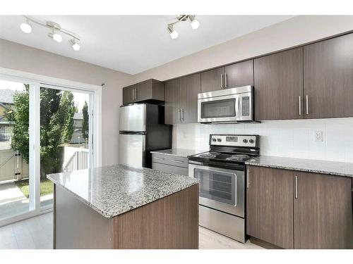 102-30 Carleton Avenue, Red Deer, AB - Indoor Photo Showing Kitchen