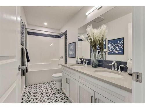 298 Creekstone Hill Sw, Calgary, AB - Indoor Photo Showing Bathroom