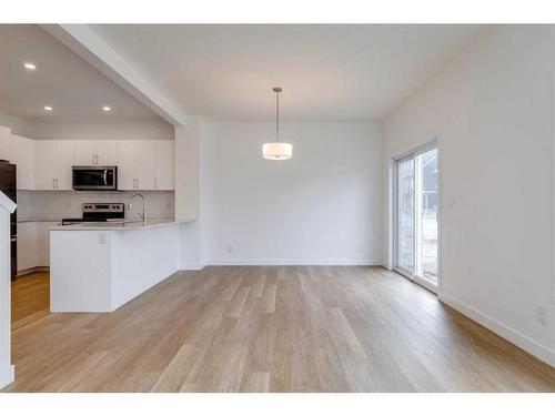 2095 Fowler Road Sw, Airdrie, AB - Indoor Photo Showing Kitchen