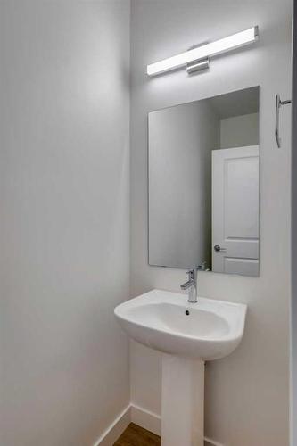 2095 Fowler Road Sw, Airdrie, AB - Indoor Photo Showing Bathroom