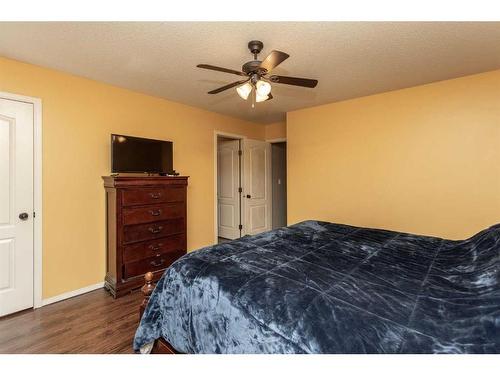 67 Long Close, Red Deer, AB - Indoor Photo Showing Bedroom