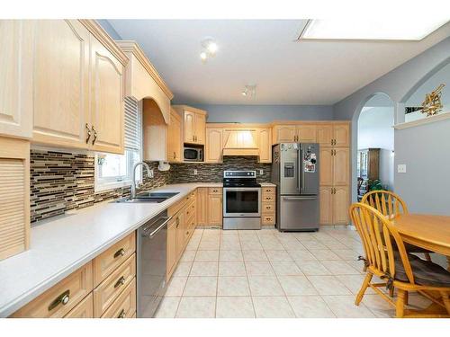 8-5202 Farrell Avenue, Red Deer, AB - Indoor Photo Showing Kitchen With Double Sink