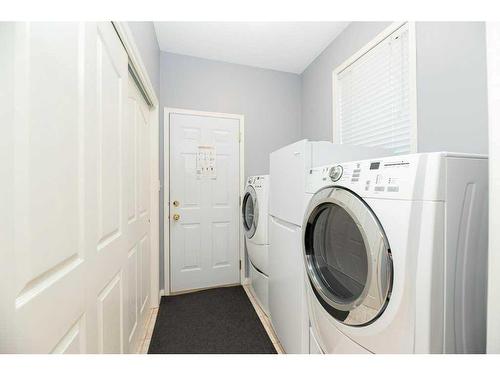 8-5202 Farrell Avenue, Red Deer, AB - Indoor Photo Showing Laundry Room