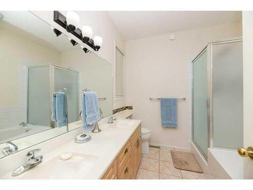 8-5202 Farrell Avenue, Red Deer, AB - Indoor Photo Showing Bathroom