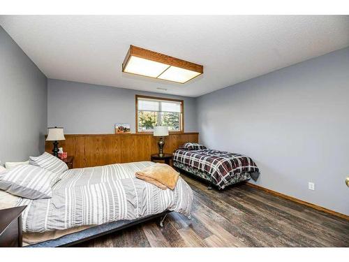 8-5202 Farrell Avenue, Red Deer, AB - Indoor Photo Showing Bedroom