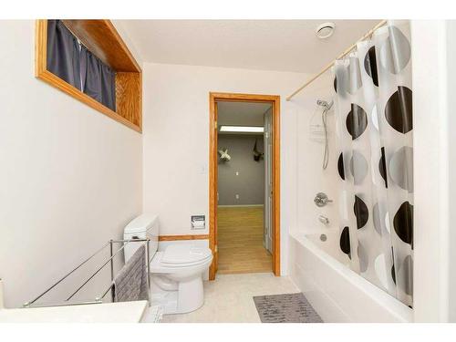 8-5202 Farrell Avenue, Red Deer, AB - Indoor Photo Showing Bathroom