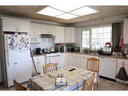 A 48319 Hwy 795, Rural Leduc County, AB - Indoor Photo Showing Kitchen With Double Sink