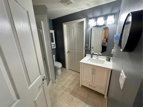 #116-5040 53 Street, Sylvan Lake, AB - Indoor Photo Showing Bathroom