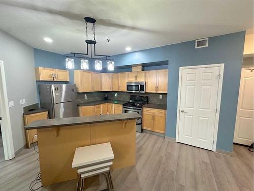 #116-5040 53 Street, Sylvan Lake, AB - Indoor Photo Showing Kitchen