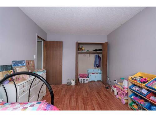 212 Macrae Street, Bawlf, AB - Indoor Photo Showing Bedroom