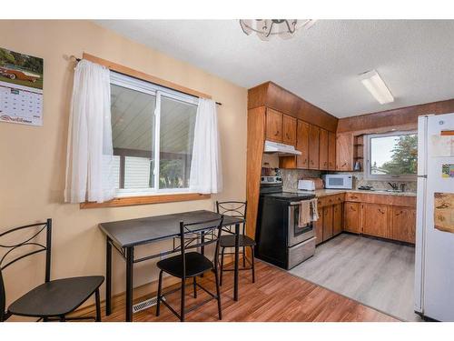 212 Macrae Street, Bawlf, AB - Indoor Photo Showing Kitchen