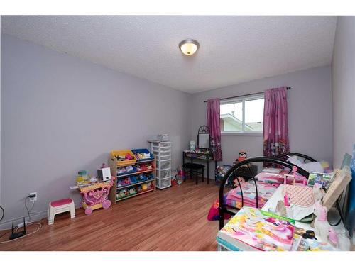 212 Macrae Street, Bawlf, AB - Indoor Photo Showing Bedroom