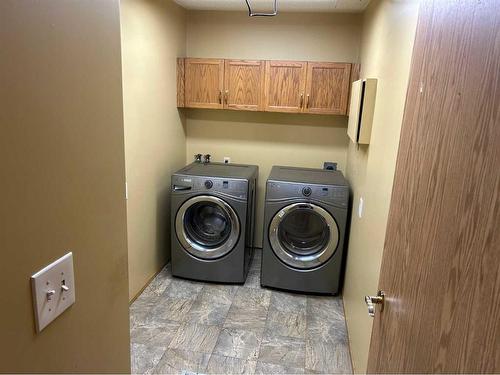 122 Ely Close, Red Deer, AB - Indoor Photo Showing Laundry Room