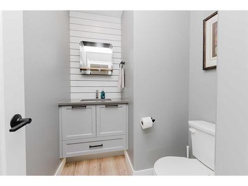 240 Ellington Crescent, Red Deer, AB - Indoor Photo Showing Bathroom