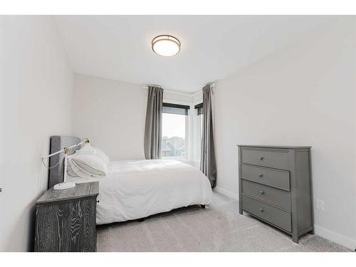 240 Ellington Crescent, Red Deer, AB - Indoor Photo Showing Bedroom