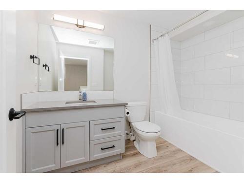 240 Ellington Crescent, Red Deer, AB - Indoor Photo Showing Bathroom